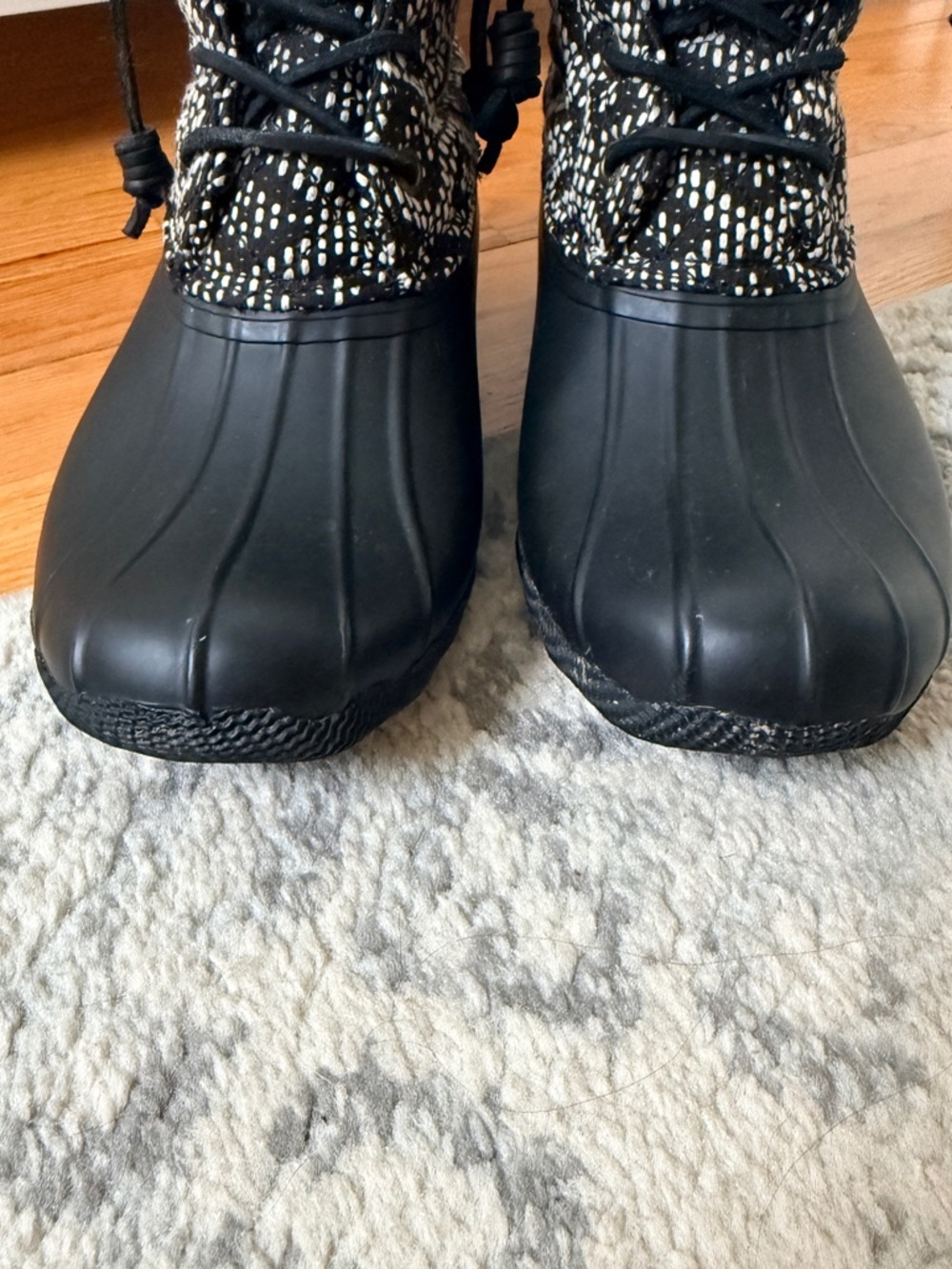 Sperry Black and Ivory rain boots - Picture 2 of 6